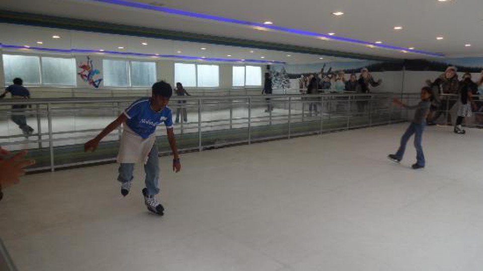 ice-skating-cafe