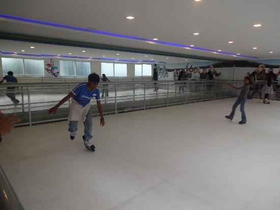 ice-skating-cafe